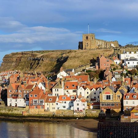 Bijou Romantic Retreat, Whitby Centre Buitenkant foto