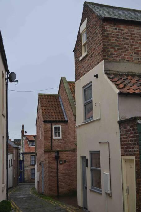 Bijou Romantic Retreat, Whitby Centre Buitenkant foto