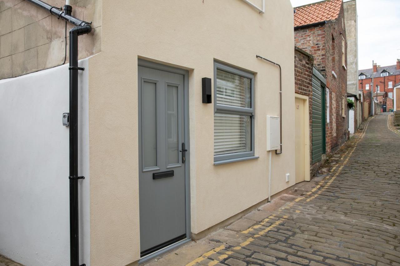 Bijou Romantic Retreat, Whitby Centre Buitenkant foto